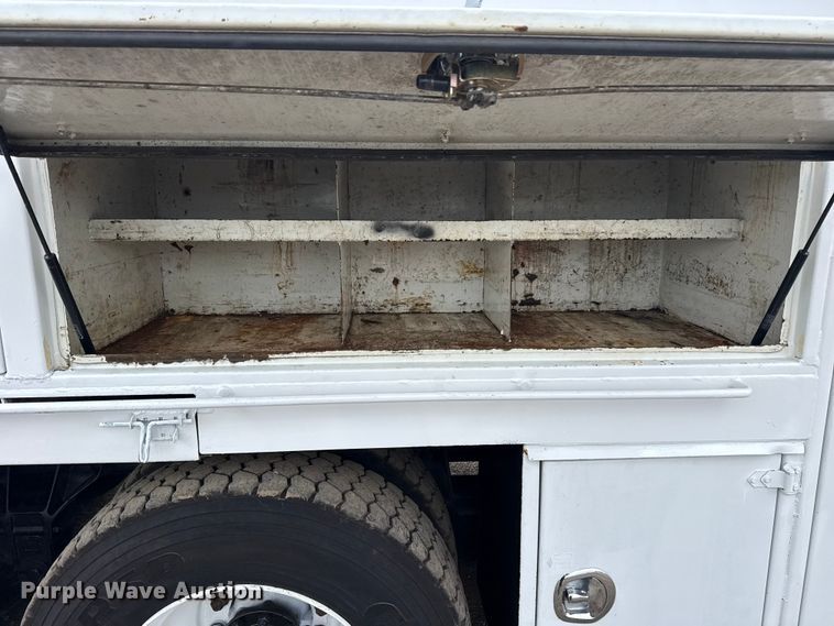 image for item EG1842 2010 International 7500 crane truck