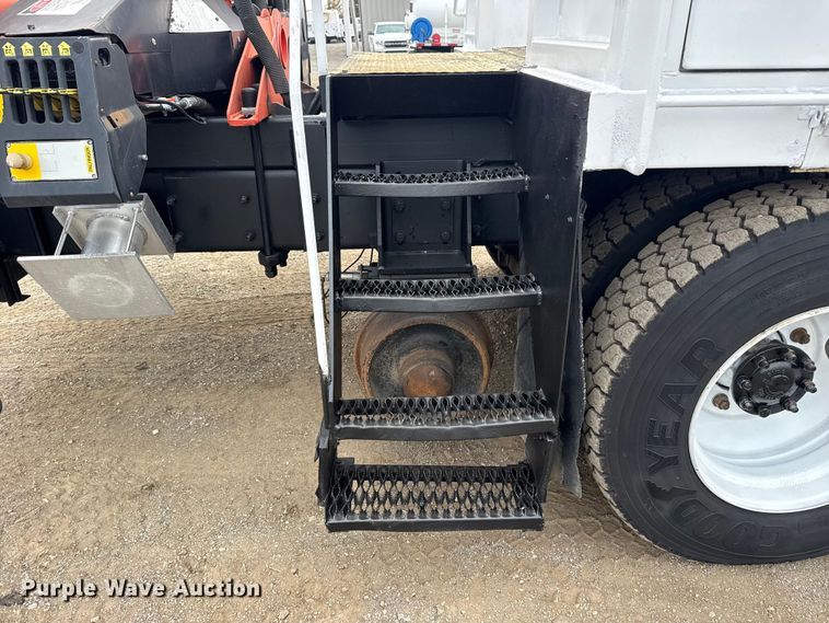 image for item EG1842 2010 International 7500 crane truck