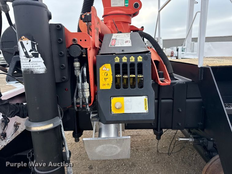 image for item EG1842 2010 International 7500 crane truck