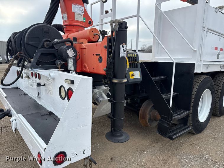 image for item EG1842 2010 International 7500 crane truck