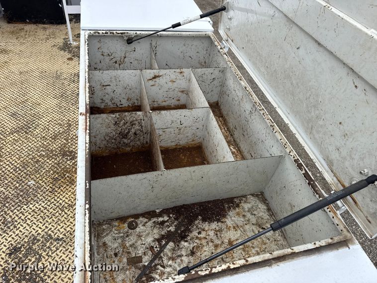 image for item EG1842 2010 International 7500 crane truck