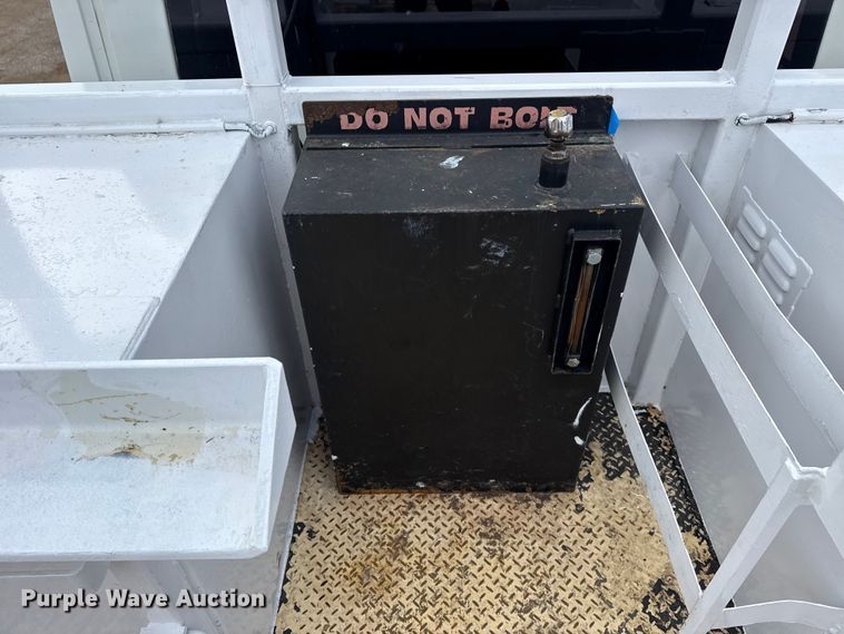 image for item EG1842 2010 International 7500 crane truck