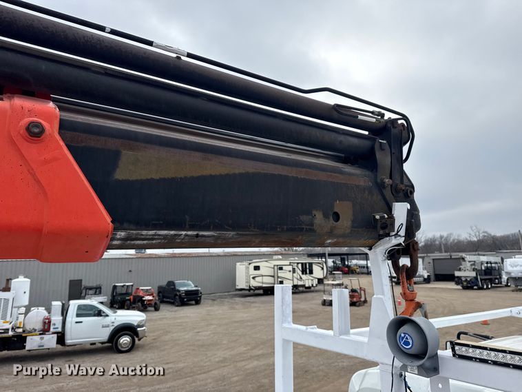 image for item EG1842 2010 International 7500 crane truck