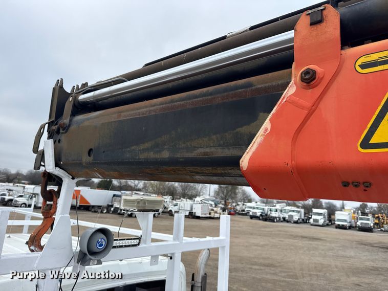 image for item EG1842 2010 International 7500 crane truck