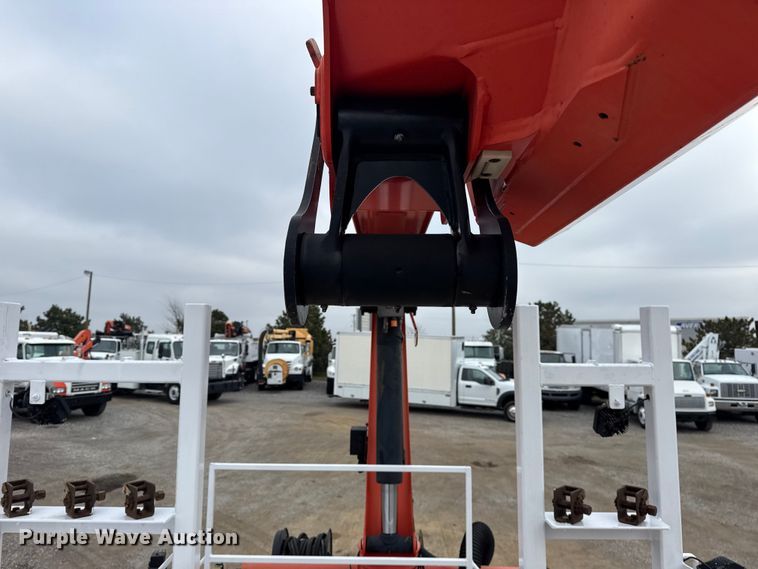 image for item EG1842 2010 International 7500 crane truck