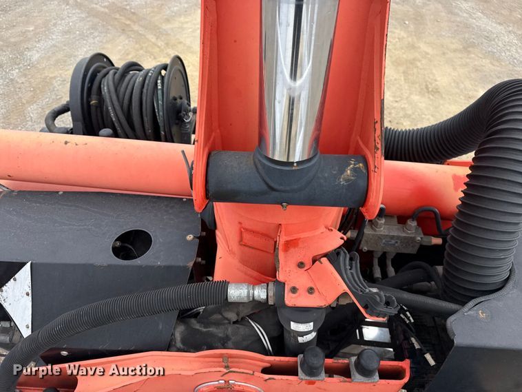 image for item EG1842 2010 International 7500 crane truck