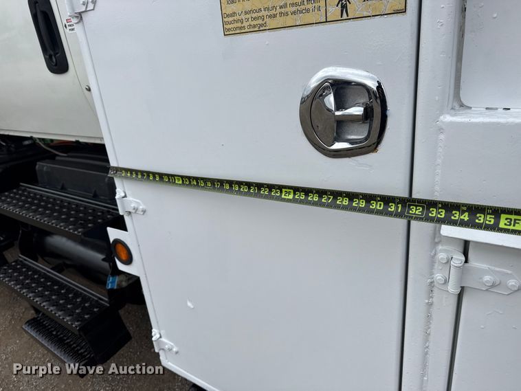 image for item EG1842 2010 International 7500 crane truck