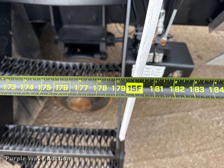 image for item EG1842 2010 International 7500 crane truck