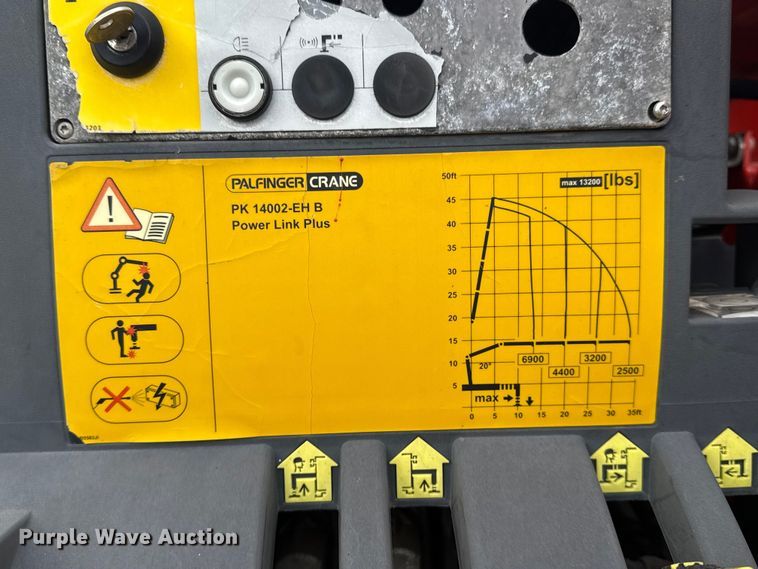 image for item EG1842 2010 International 7500 crane truck