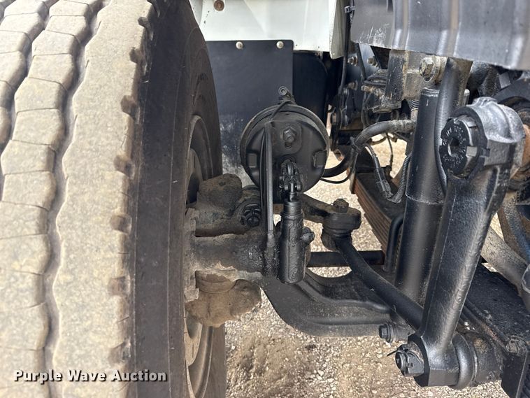 image for item EG1842 2010 International 7500 crane truck