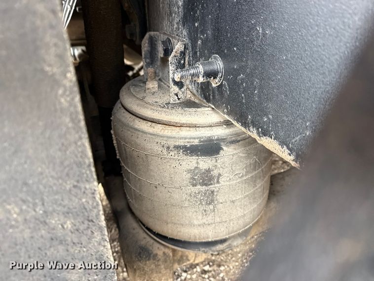 image for item EG1842 2010 International 7500 crane truck