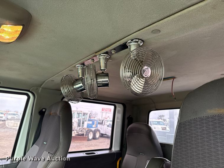 image for item EG1842 2010 International 7500 crane truck