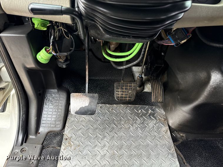 image for item EG1842 2010 International 7500 crane truck