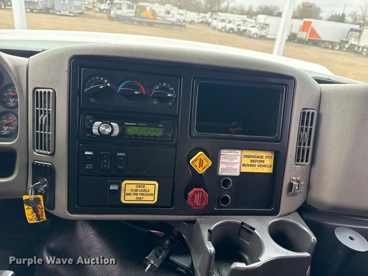 image for item EG1842 2010 International 7500 crane truck