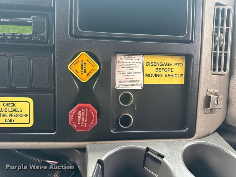 image for item EG1842 2010 International 7500 crane truck