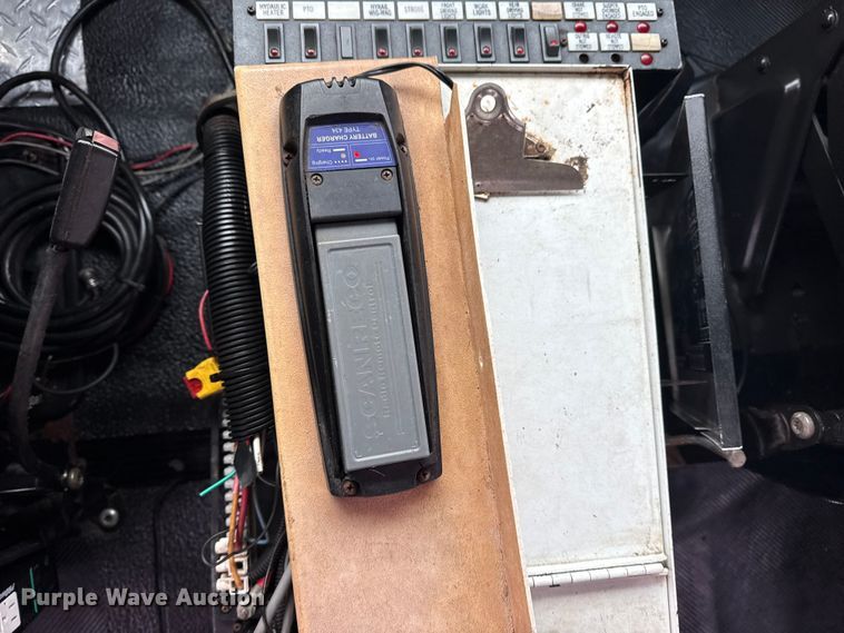 image for item EG1842 2010 International 7500 crane truck