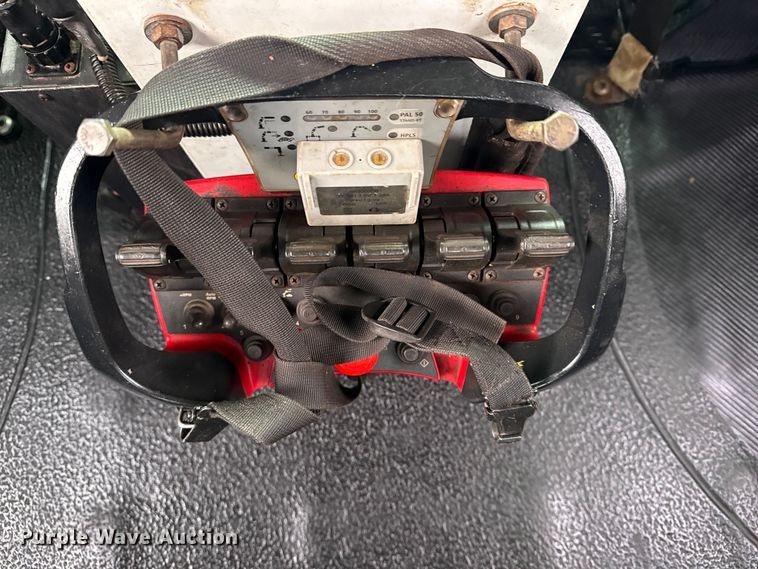 image for item EG1842 2010 International 7500 crane truck