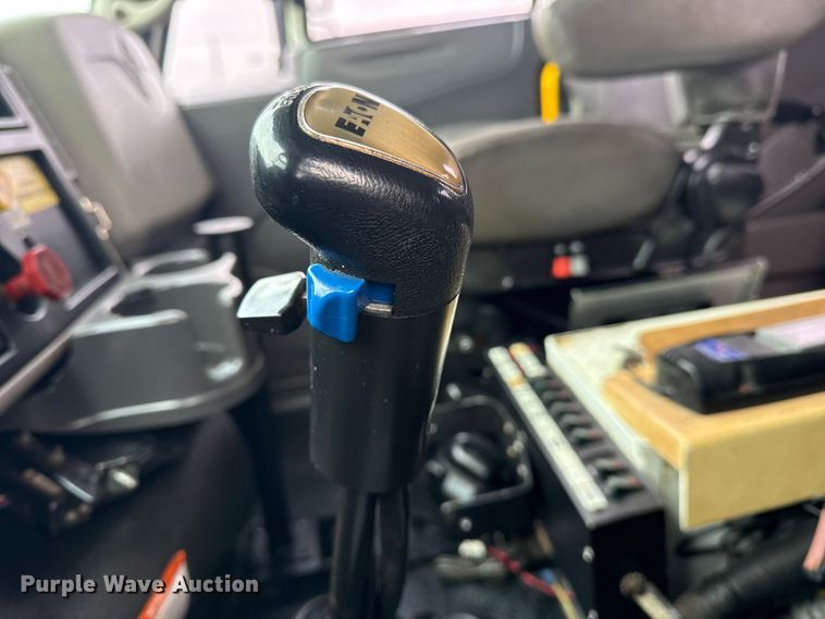 image for item EG1842 2010 International 7500 crane truck