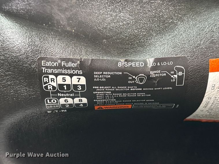 image for item EG1842 2010 International 7500 crane truck