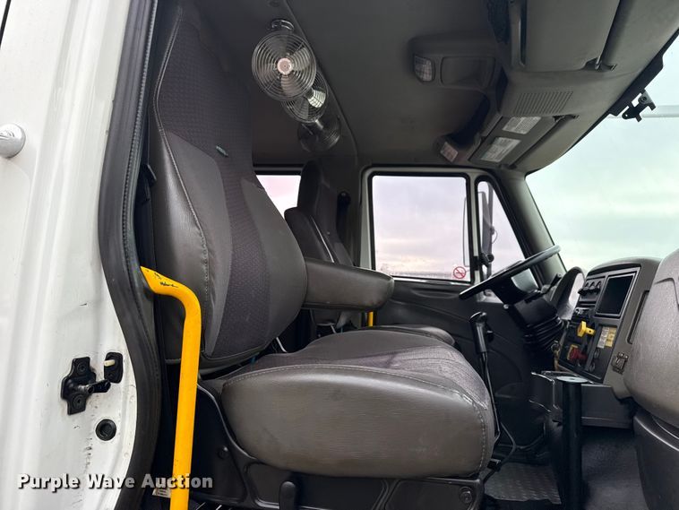 image for item EG1842 2010 International 7500 crane truck