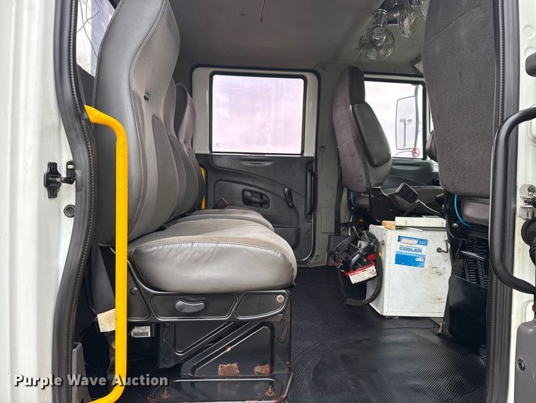 image for item EG1842 2010 International 7500 crane truck