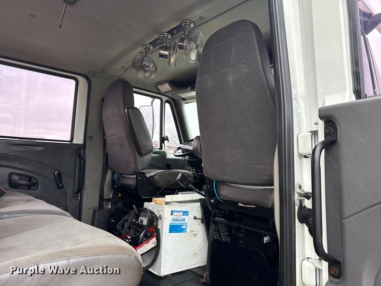 image for item EG1842 2010 International 7500 crane truck