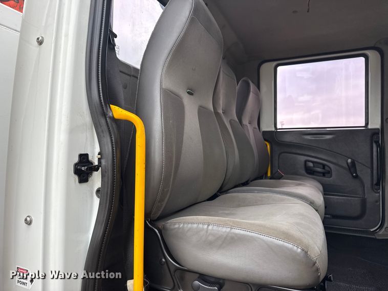 image for item EG1842 2010 International 7500 crane truck