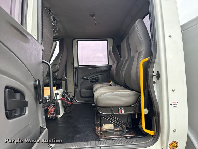 image for item EG1842 2010 International 7500 crane truck