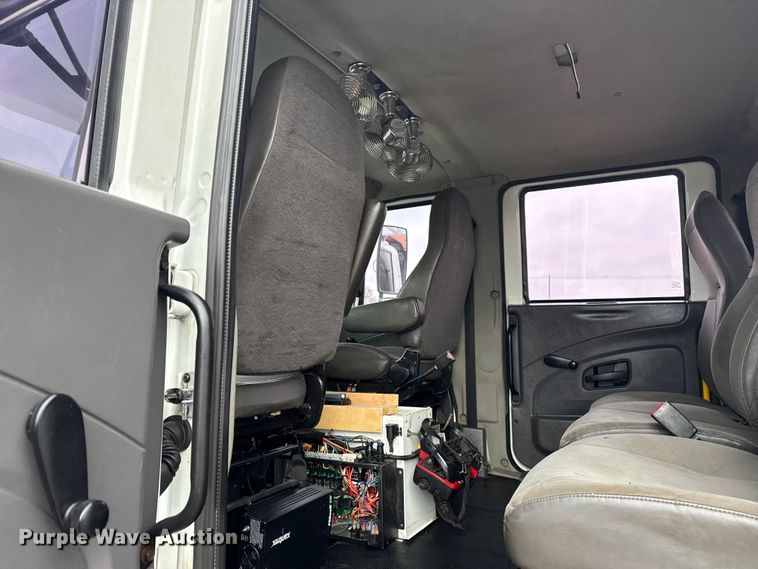 image for item EG1842 2010 International 7500 crane truck