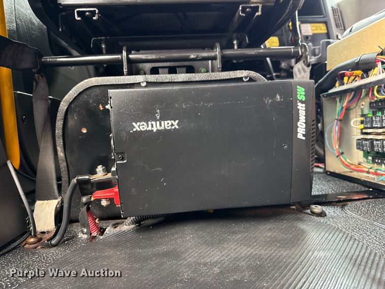 image for item EG1842 2010 International 7500 crane truck