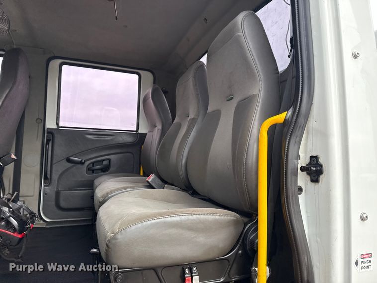 image for item EG1842 2010 International 7500 crane truck