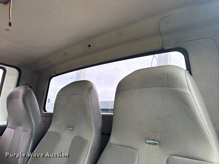 image for item EG1842 2010 International 7500 crane truck