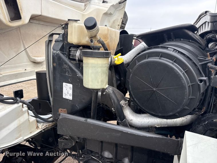 image for item EG1842 2010 International 7500 crane truck