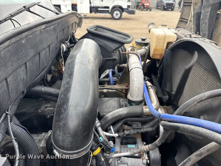 image for item EG1842 2010 International 7500 crane truck