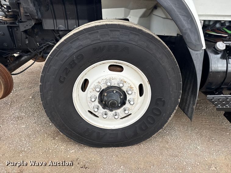 image for item EG1842 2010 International 7500 crane truck