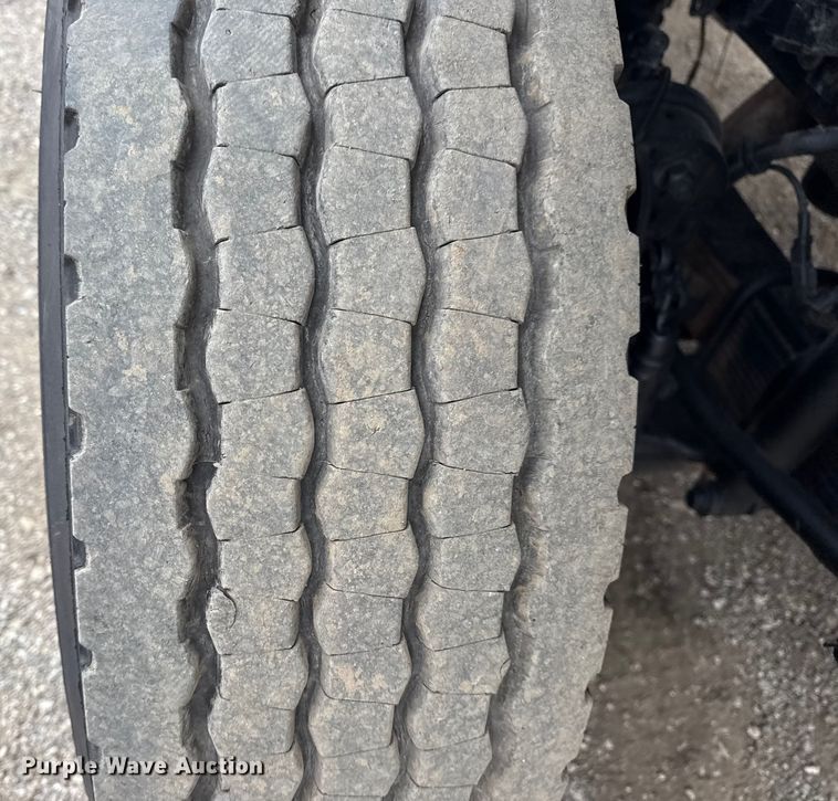 image for item EG1842 2010 International 7500 crane truck