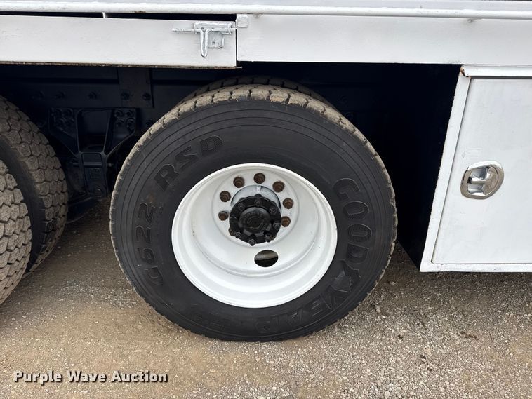 image for item EG1842 2010 International 7500 crane truck