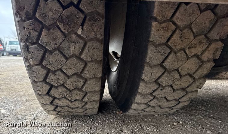 image for item EG1842 2010 International 7500 crane truck