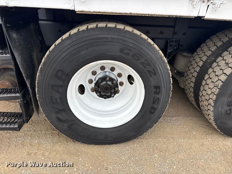 image for item EG1842 2010 International 7500 crane truck