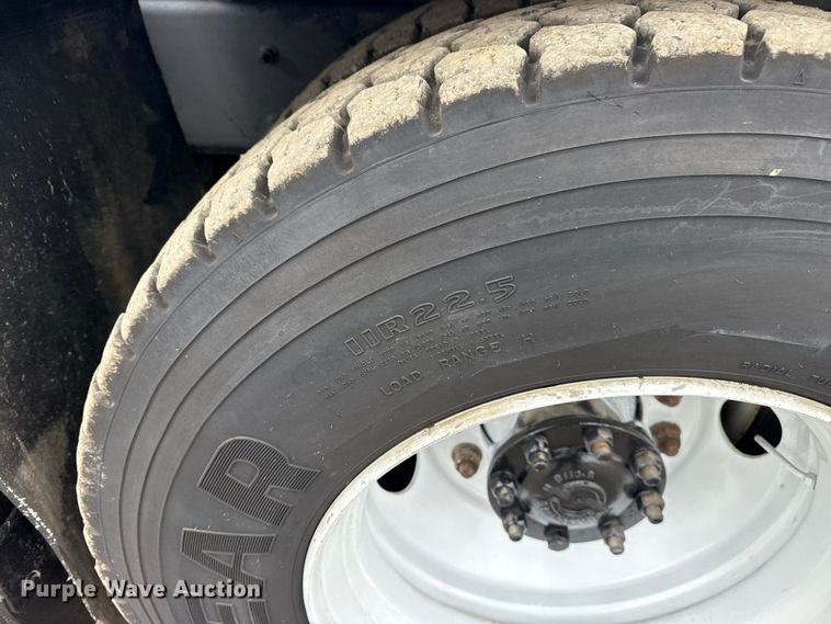 image for item EG1842 2010 International 7500 crane truck