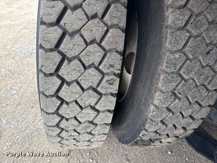 image for item EG1842 2010 International 7500 crane truck