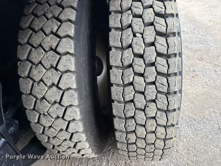 image for item EG1842 2010 International 7500 crane truck