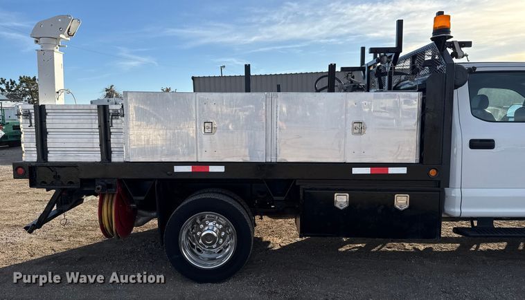 image for item EG1861 2018 Ford F550 Super Duty XL flatbed truck