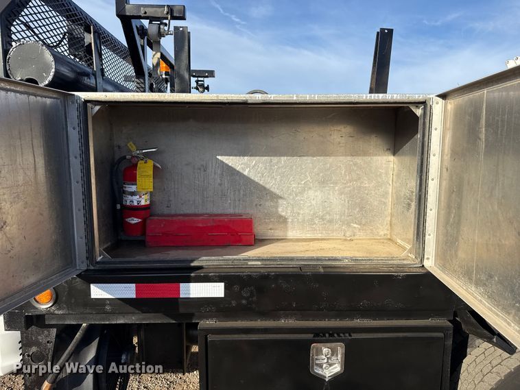 image for item EG1861 2018 Ford F550 Super Duty XL flatbed truck