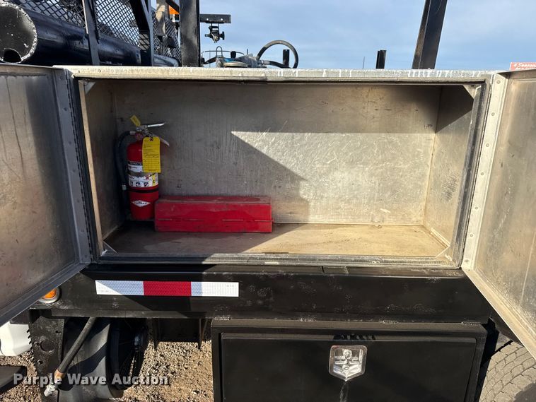 image for item EG1861 2018 Ford F550 Super Duty XL flatbed truck