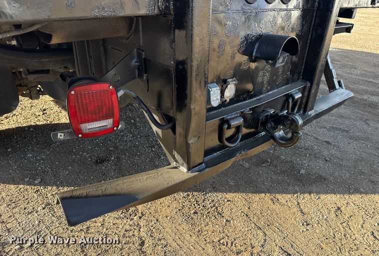 image for item EG1861 2018 Ford F550 Super Duty XL flatbed truck