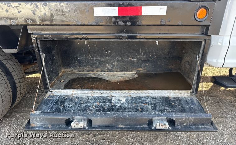 image for item EG1861 2018 Ford F550 Super Duty XL flatbed truck