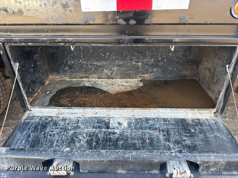 image for item EG1861 2018 Ford F550 Super Duty XL flatbed truck