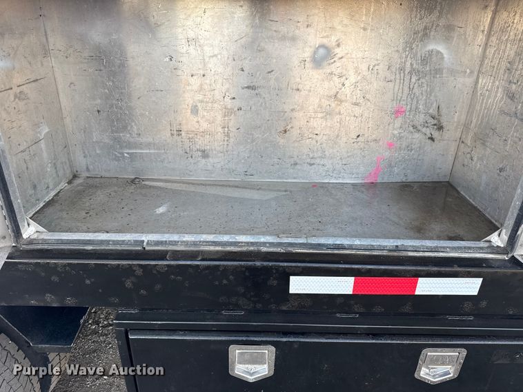 image for item EG1861 2018 Ford F550 Super Duty XL flatbed truck