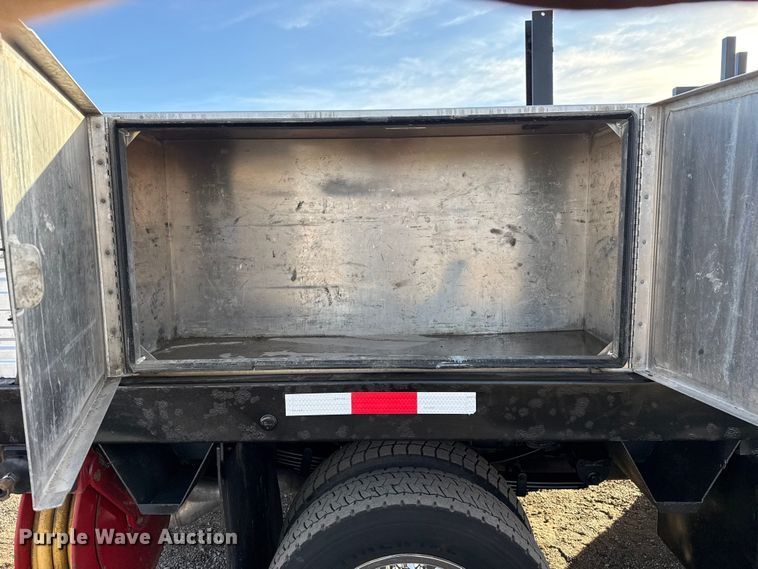 image for item EG1861 2018 Ford F550 Super Duty XL flatbed truck